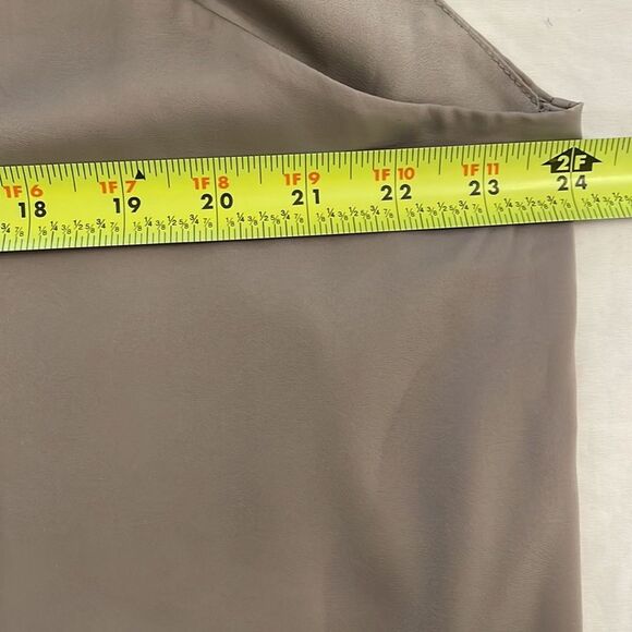 H&M Gray Satin Sleeveless Blouse Womens Size Extra Large XL Flowy Minimalist - Picture 7 of 10